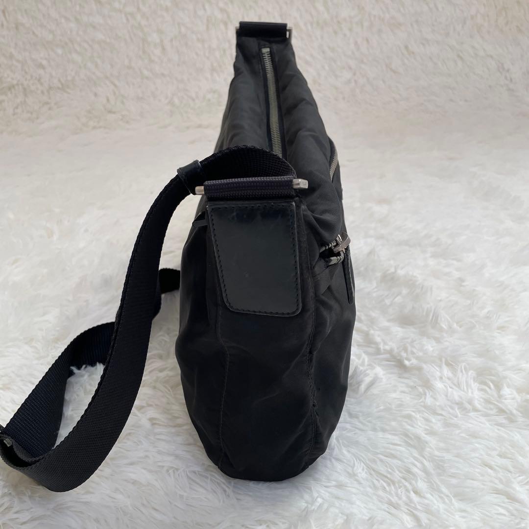 美品 PRADA ショルダーバッグ ナイロン レザー ブラック 三角ロゴプレート