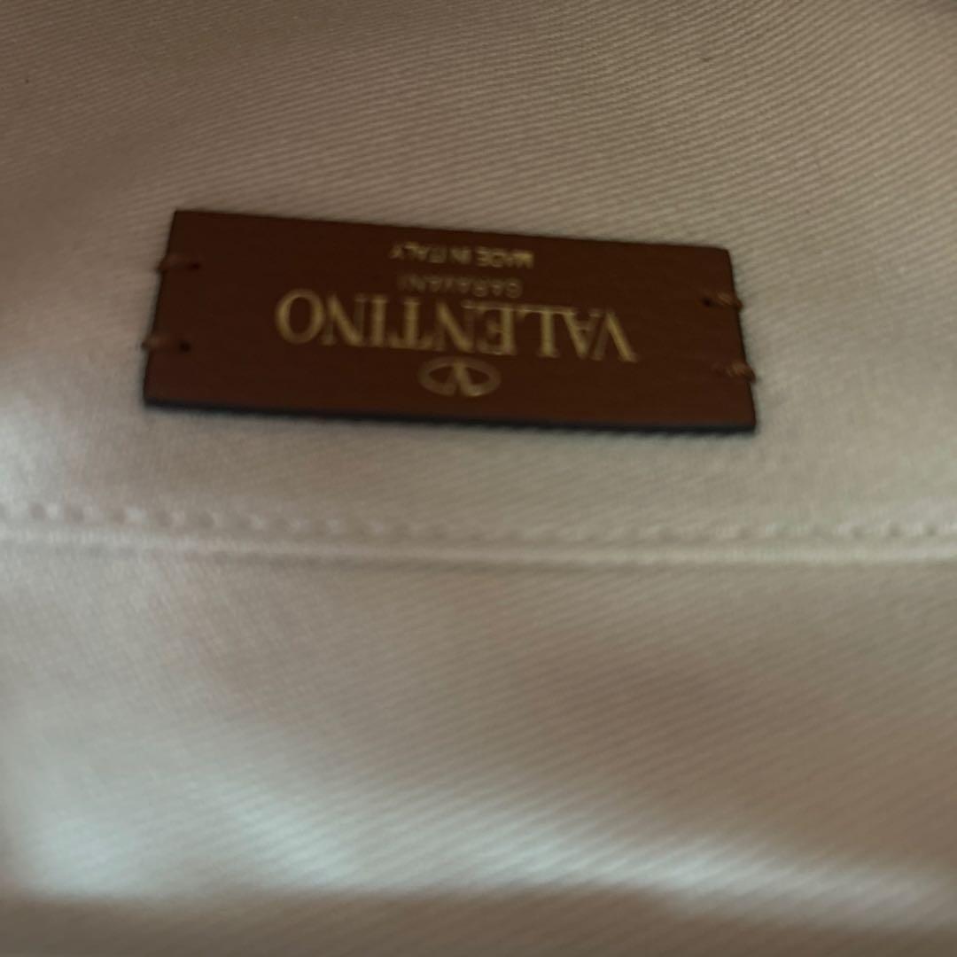 【最終値下げ27日削除予定】【正規品】【新品未使用】ヴァレンティノ　カゴバッグ