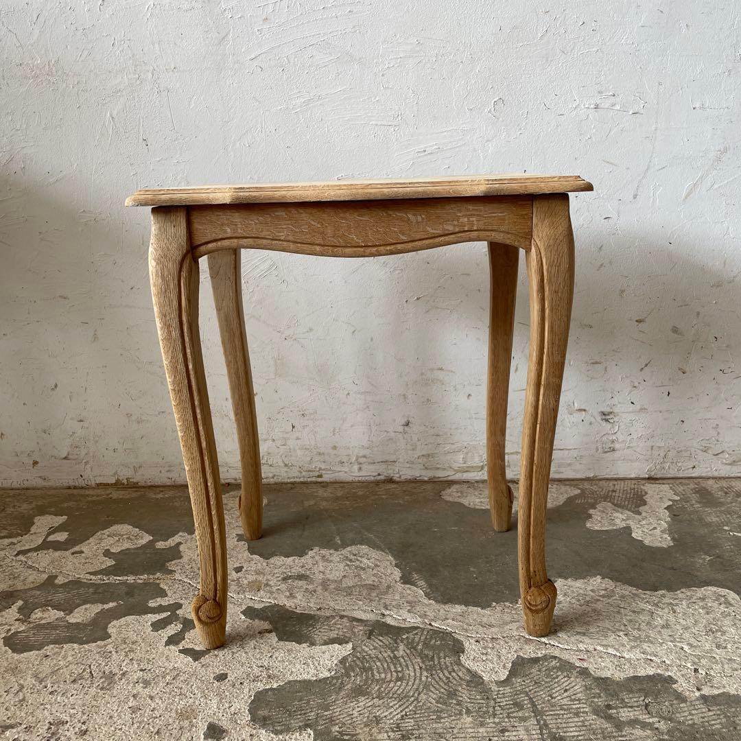 ビンテージ　サイドテーブル 花台 ベッドサイドテーブル　小　猫脚　剥離