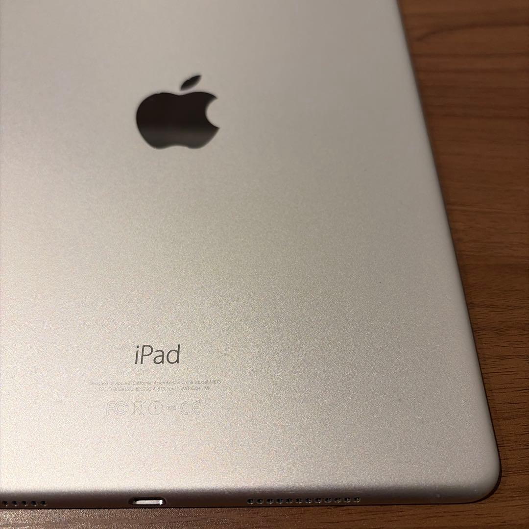 シルバー iPad 本体 9.7インチ 128GB ブラック カバー付き