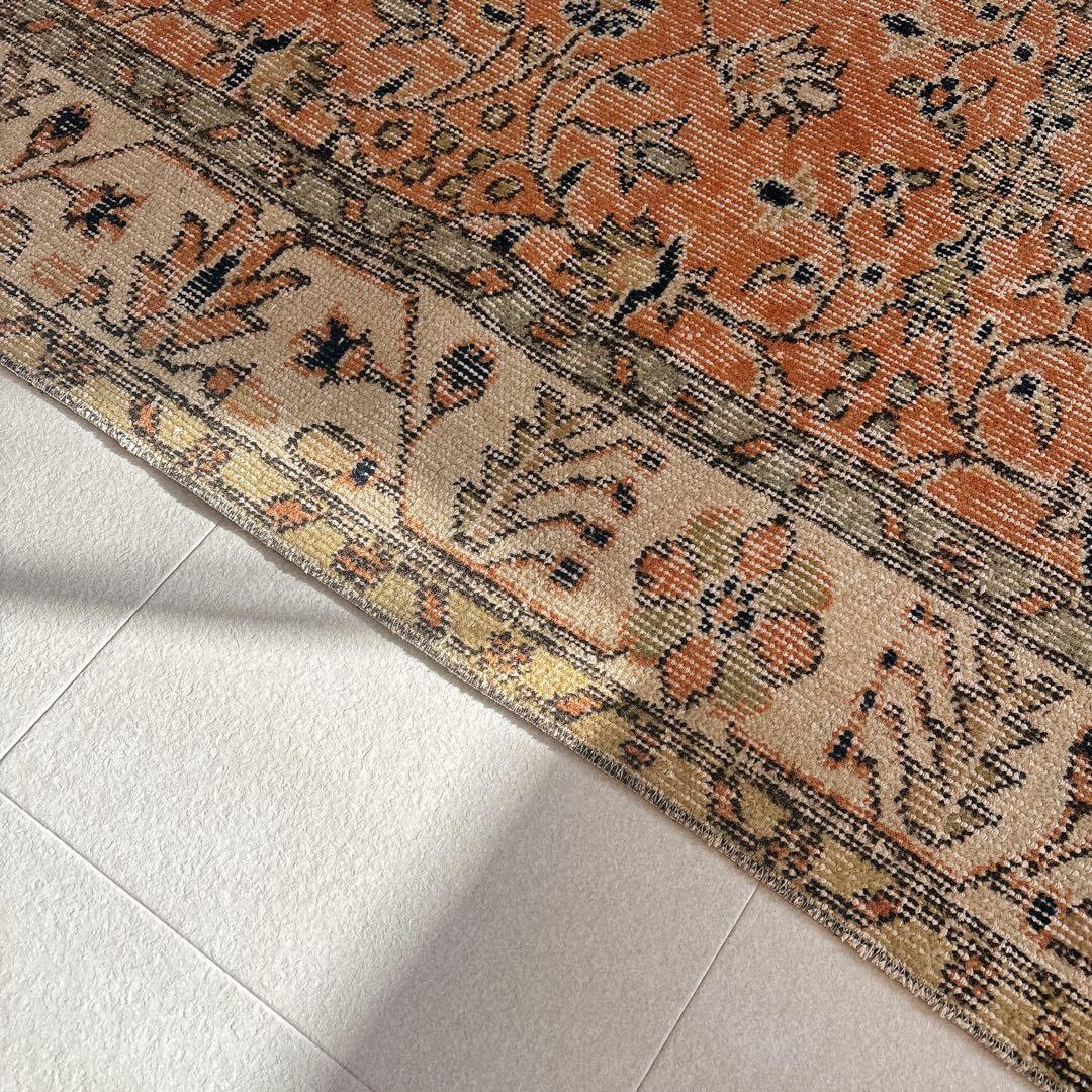 トルコ　ヴィンテージラグ　オレンジ　フローラル