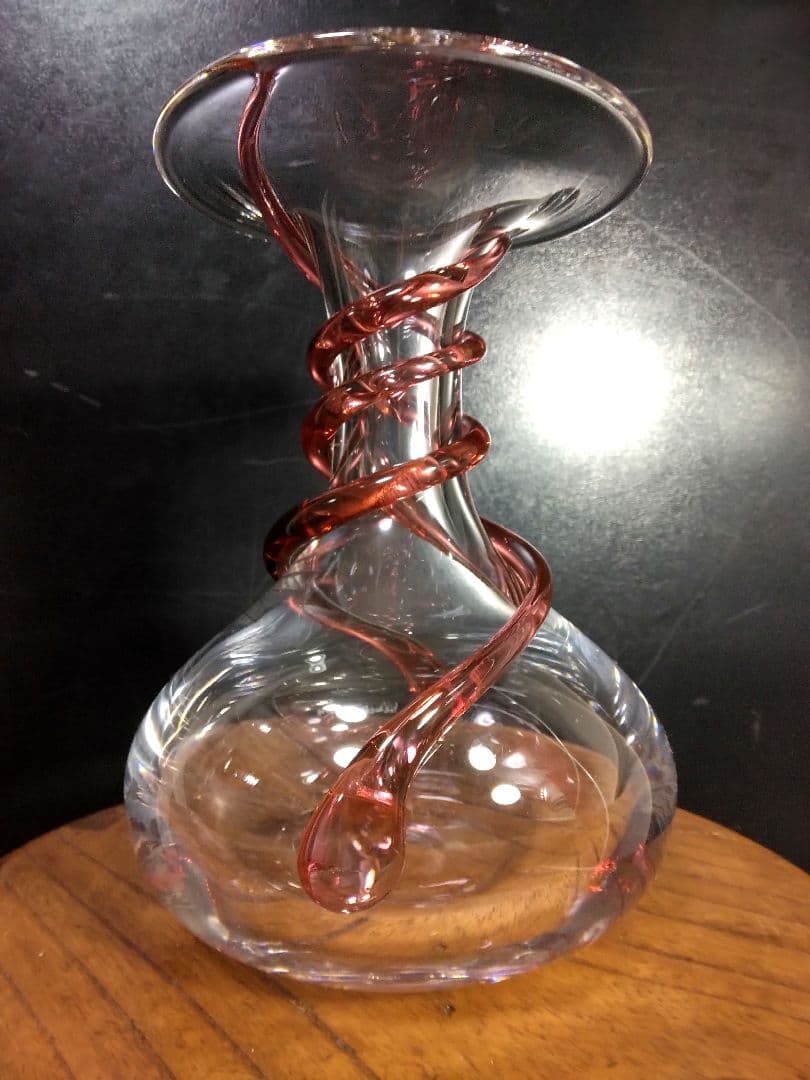 フランス　一点物　クリスタル　フラワーベース　アート　サイン　スパイラル　赤　花