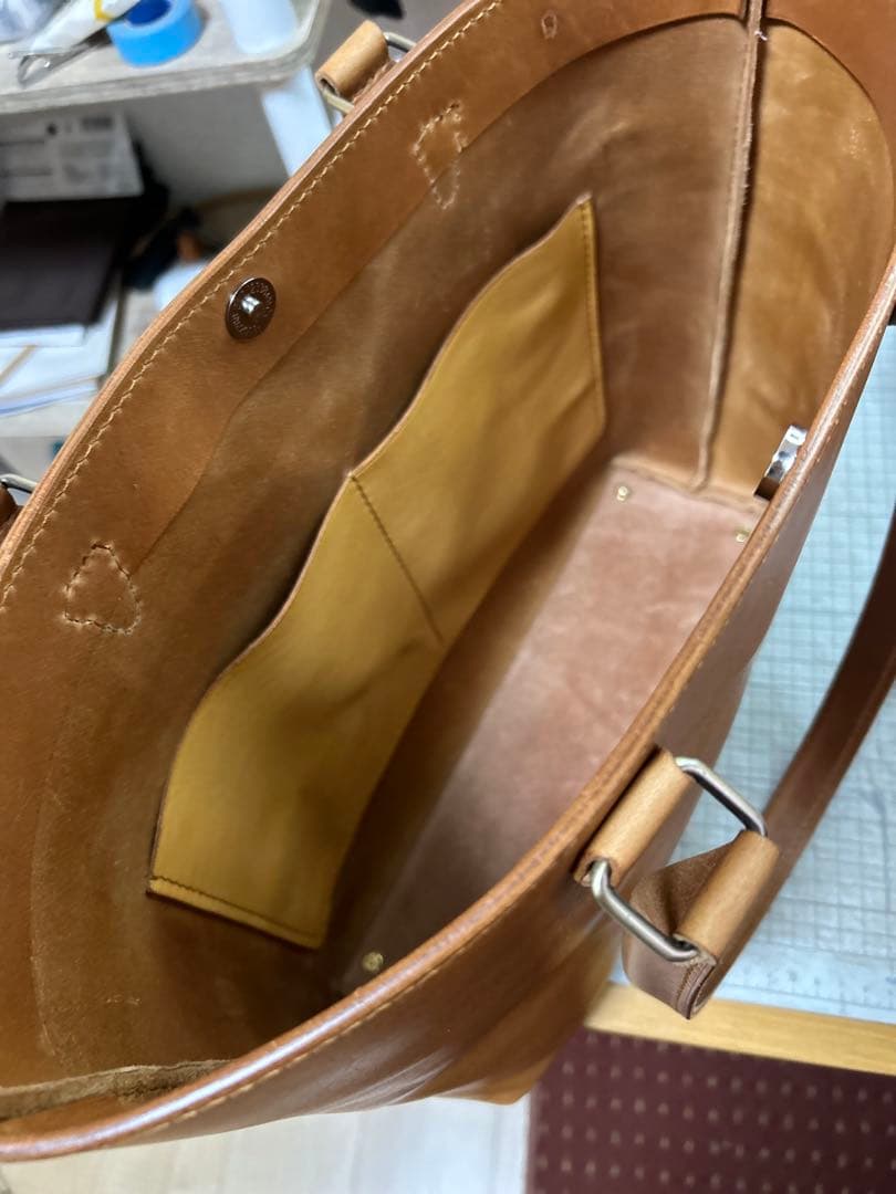 総手縫い　トートバッグ　ハンドル長め　男性にもおすすめ　フルタンニン　ヌメ革