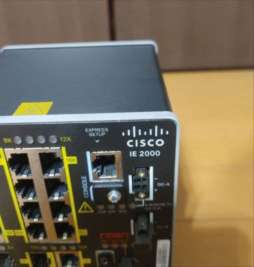 Cisco IE-2000-16TC-G-E 産業用スイッチ