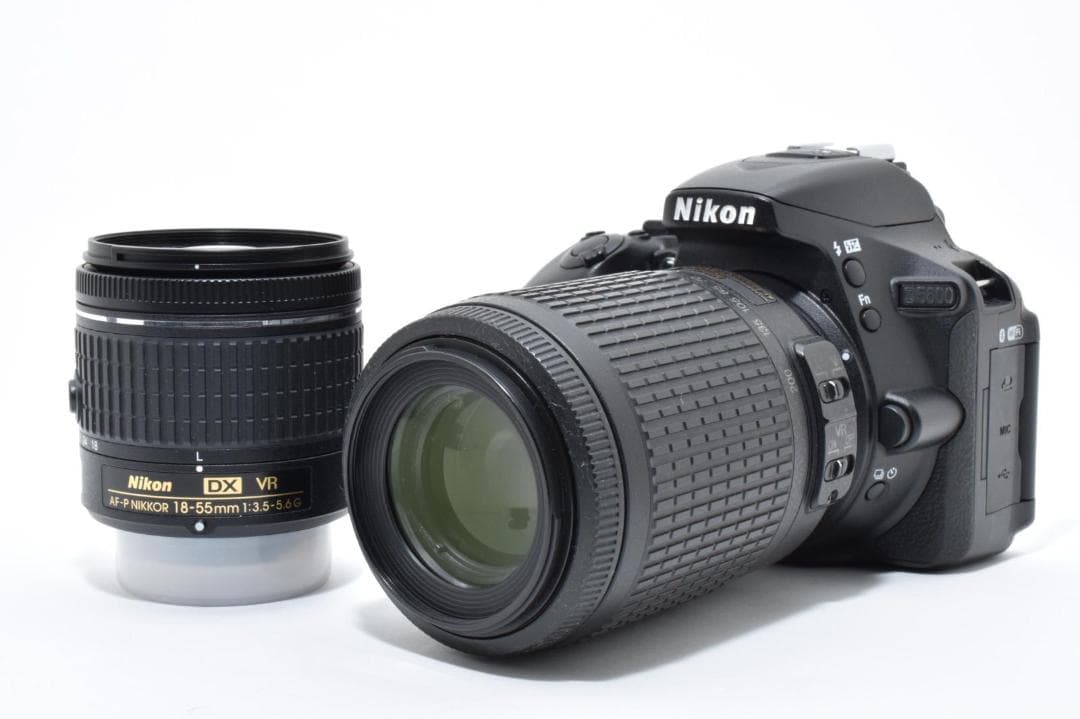 美品 ニコン NIKON D5600 ダブルズームキット デジタル一眼レフカメラ