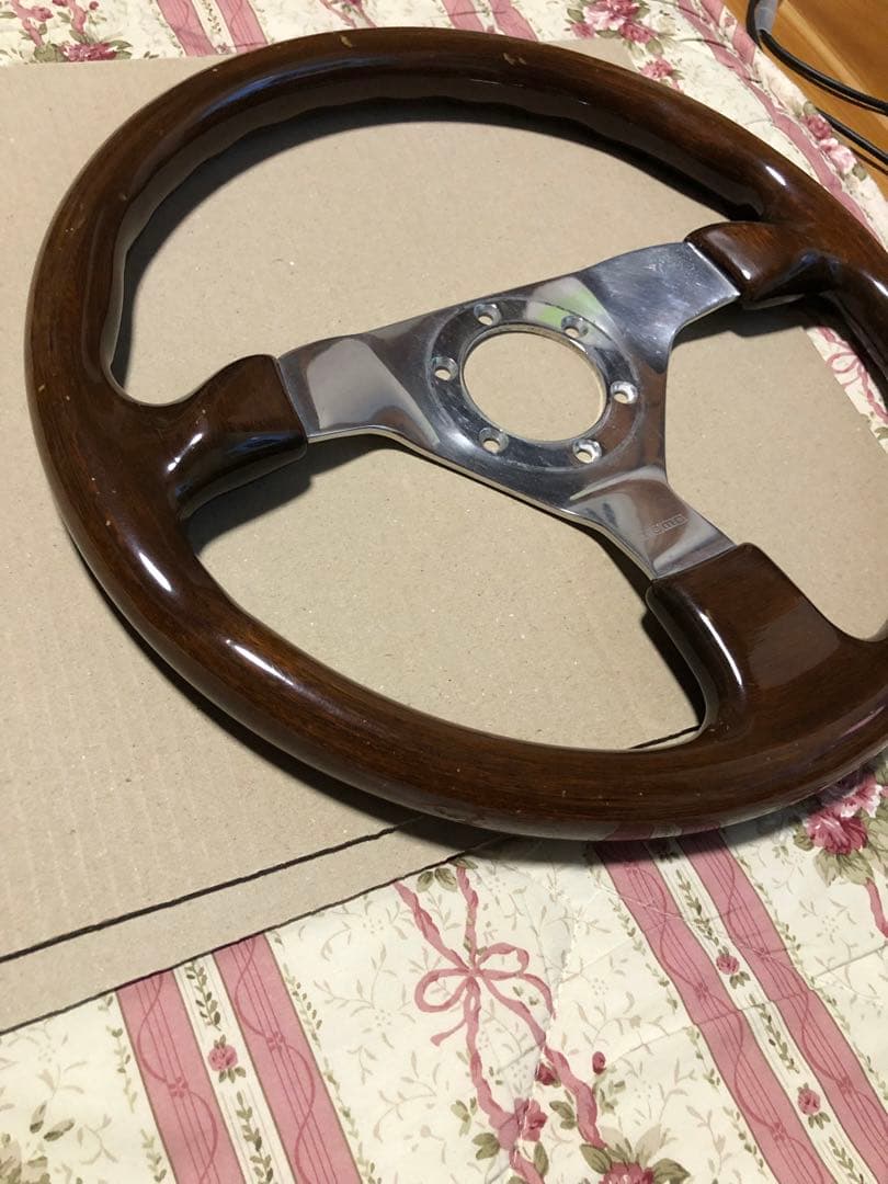 momo ウッドステアリング　中古品