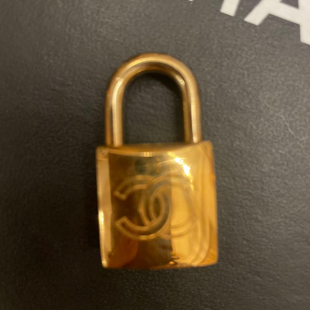 CHANEL ゴールド 南京錠