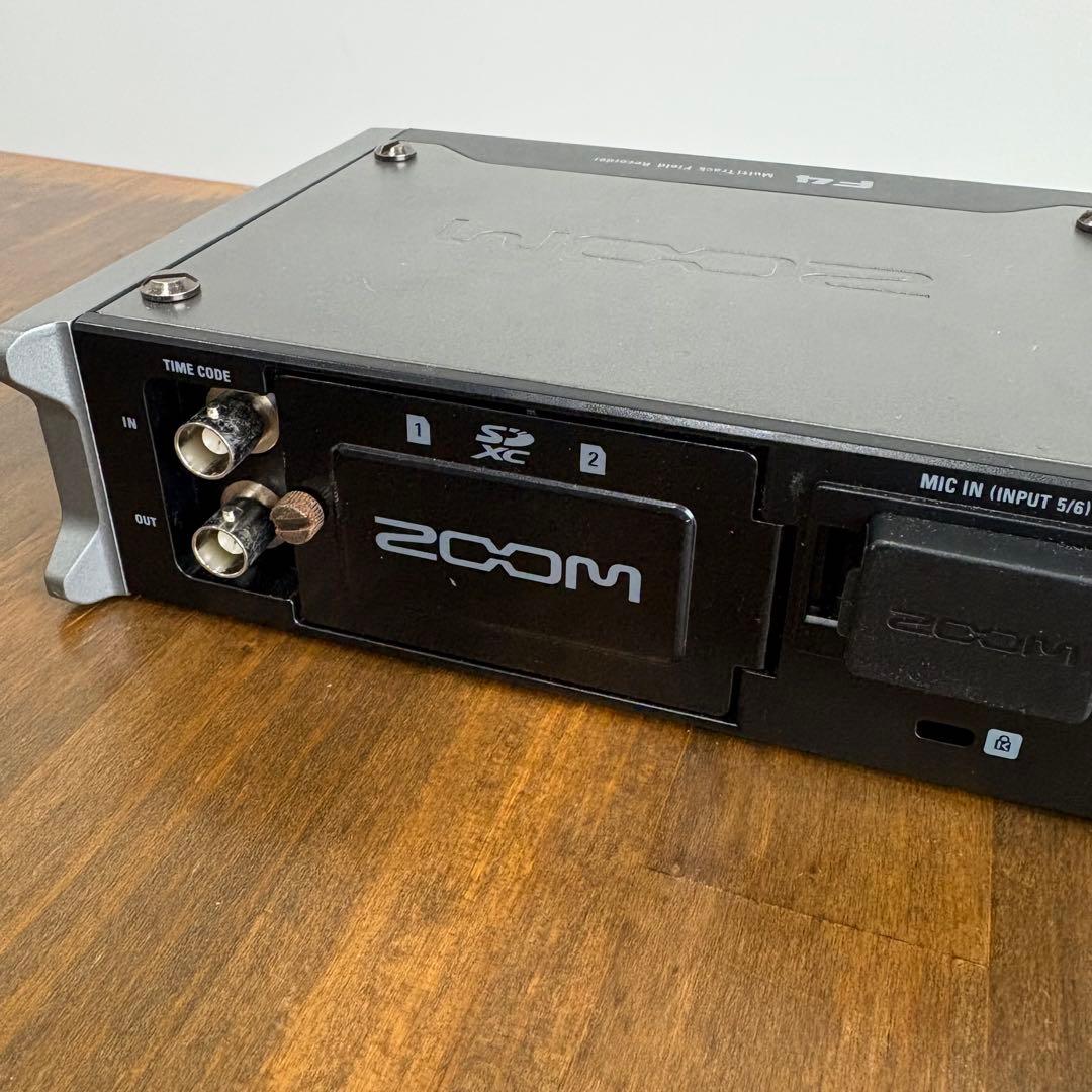 ZOOM F4（ズーム F4）　8トラック フィールドレコーダー