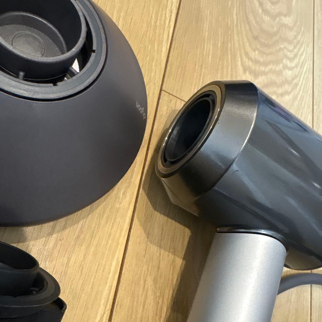 ダイソンドライヤー　グレー