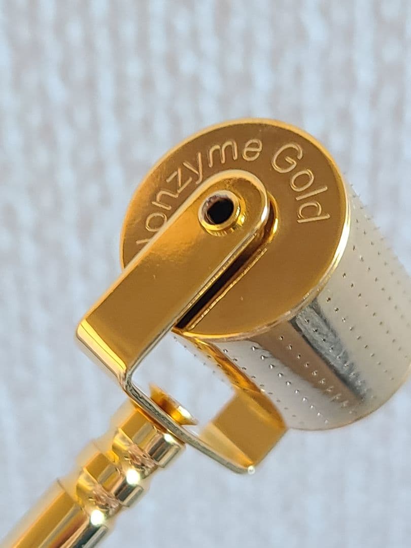 ゴールドコスメティックロール