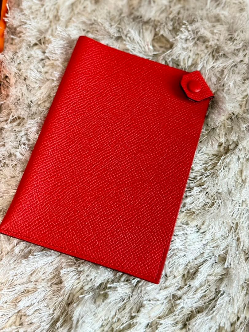 HERMES レッド パスポートケース