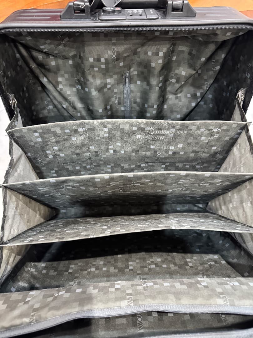 ビジネストローリー RIMOWA サルサ 黒 2輪 軽量 出張に良い機内持込可