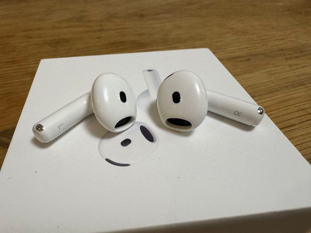 Apple AirPods 4 (第4世代) 本体　ノイズキャンセリングおまけ付