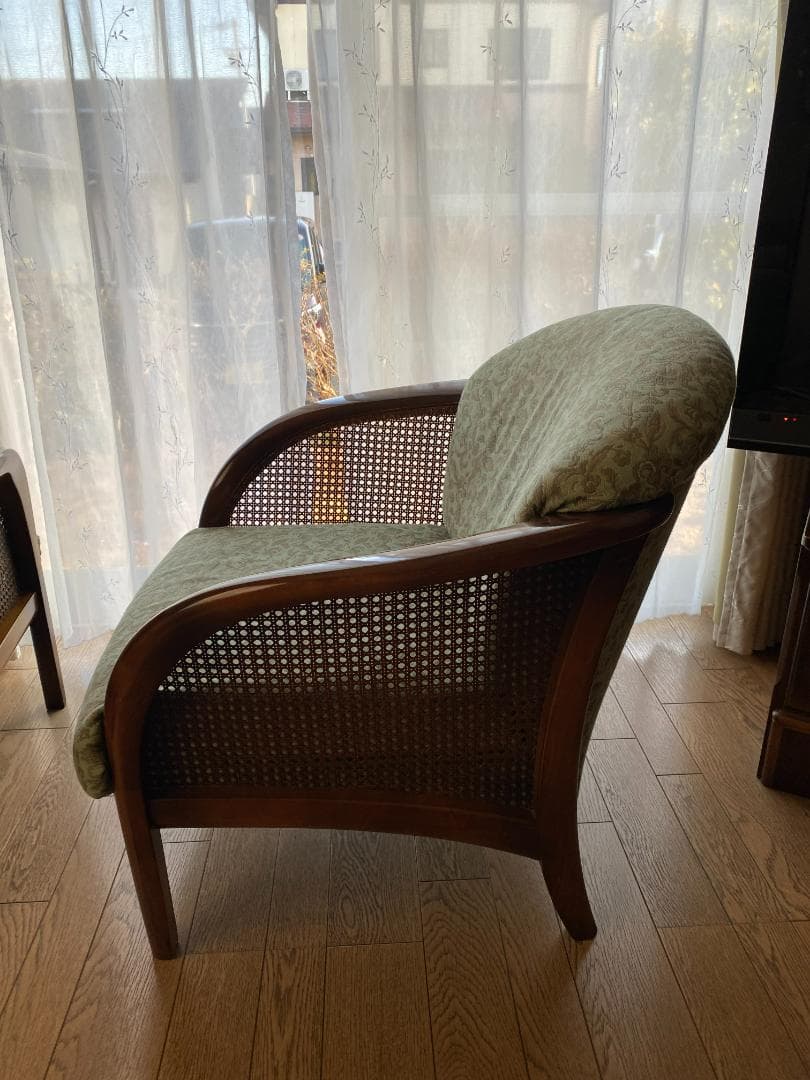 カリモク家具コロニアルシリーズのアームチェア（肘掛椅子）2脚セット