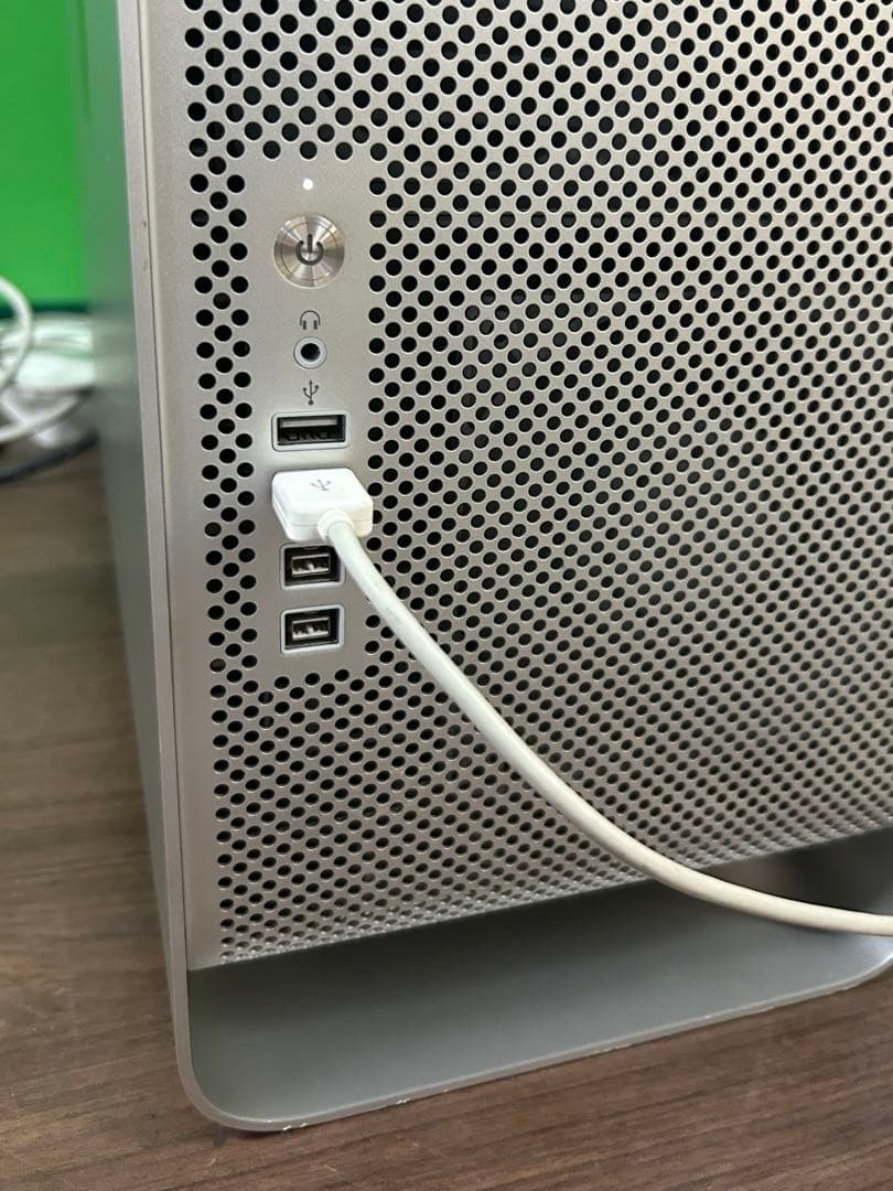 美品の動作商品　Mac PRO 2010本体のみ