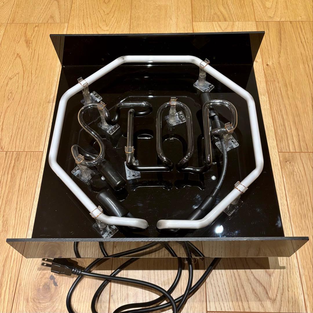 ネオンサイン　STOP