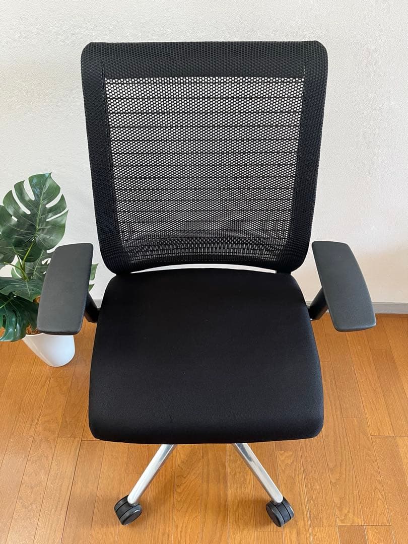 スチールケース　Think シンクチェア　背3Dニット　可動肘　メッシュチェア