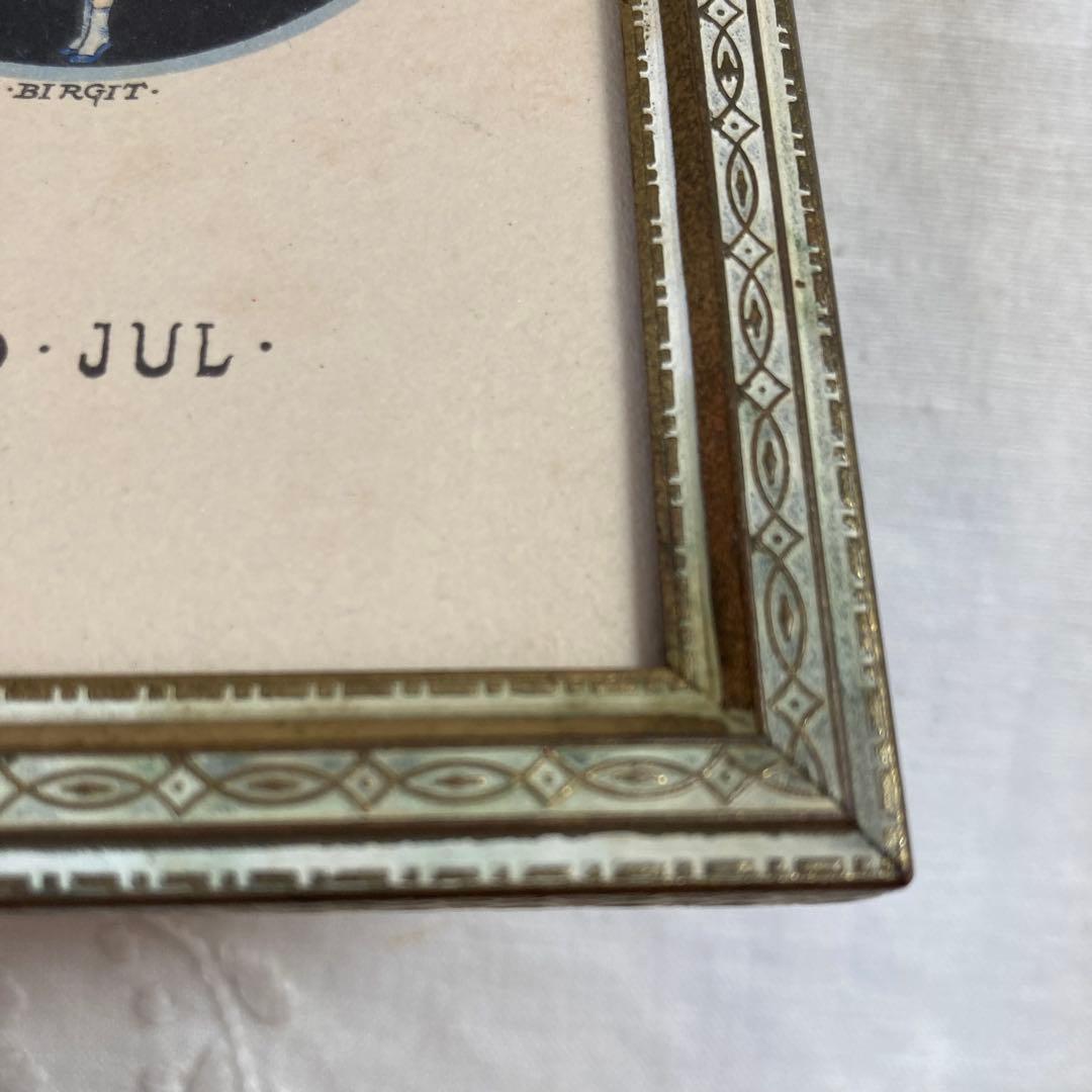 繊細な装飾が美しいアンティークフレーム（1922年BIRGITミニカード入り）