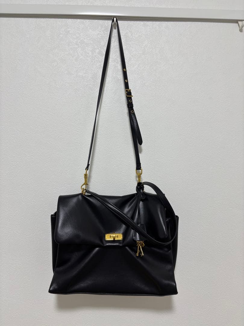 美品✨チャールズアンドキースKerryケリー トップハンドルサッチェルバッグ