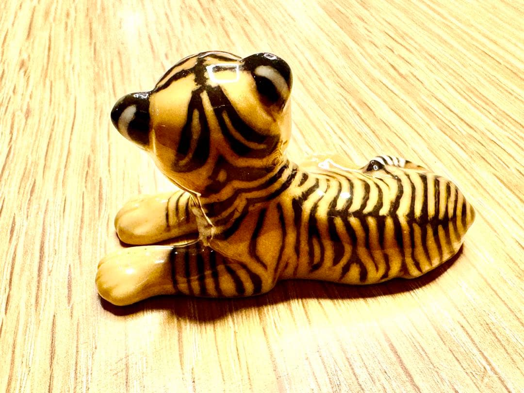 フッチェンロイター  虎のフィギュリン