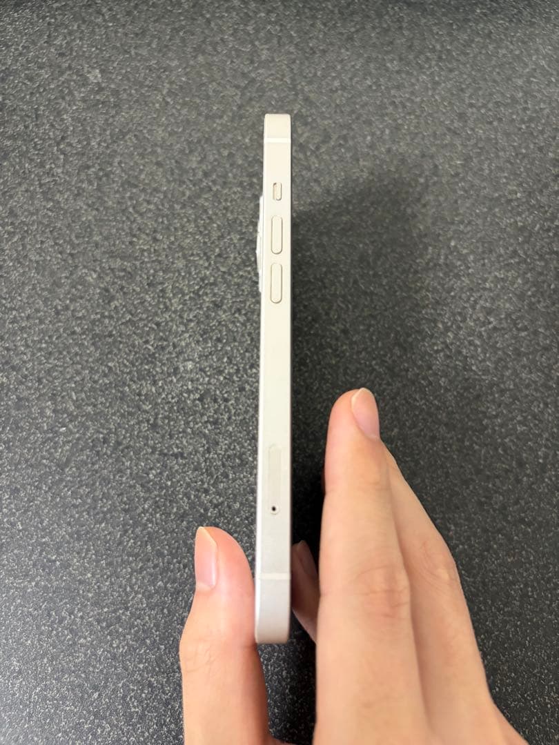 Apple iPhone13 256GB スターライト　スマートフォン本体