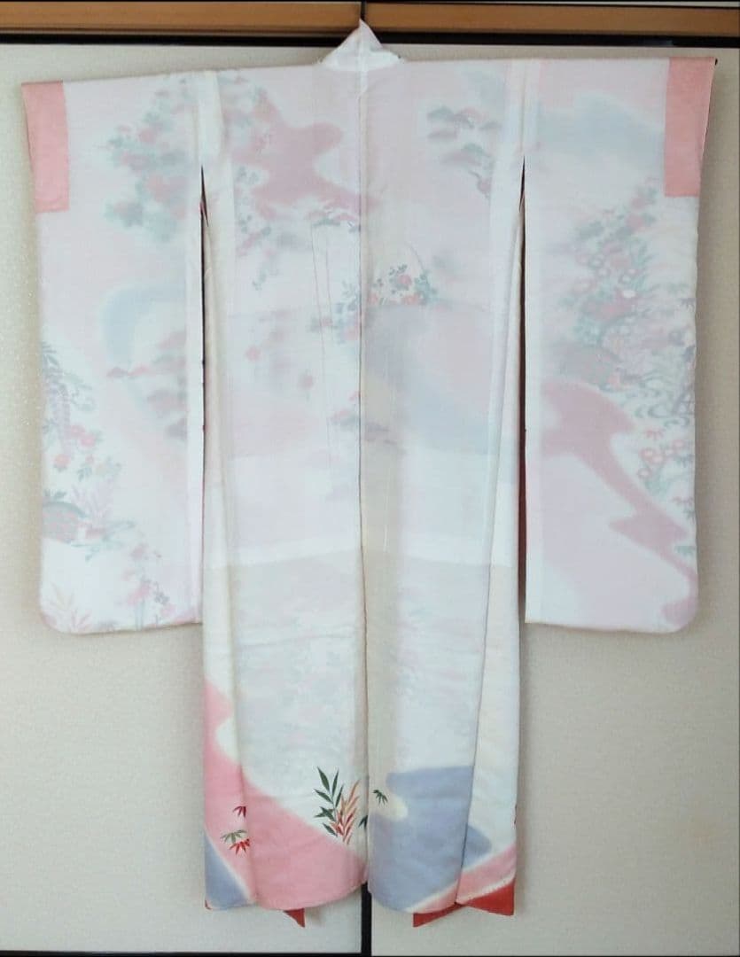 美品 紗綾形手描き古典柄正絹振袖・長襦袢セット