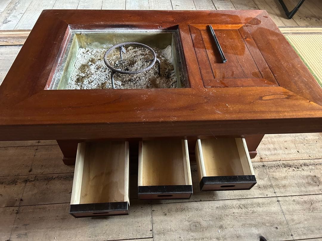 囲炉裏付き木製座卓