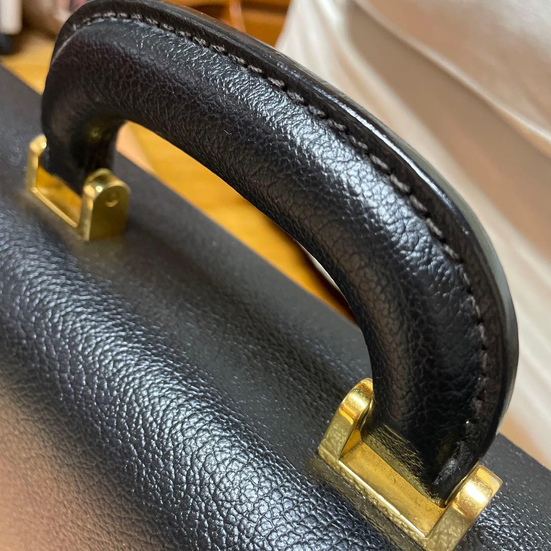 【即日発送】　サルヴァトーレ フェラガモ　ブラック レザー ブリーフケース