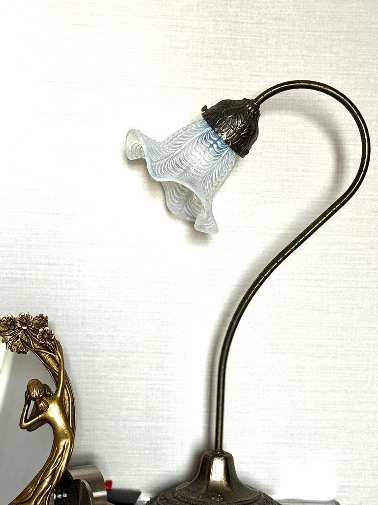 ⑨ アンティーク　オパールセンド　優雅なフリル　さざ波