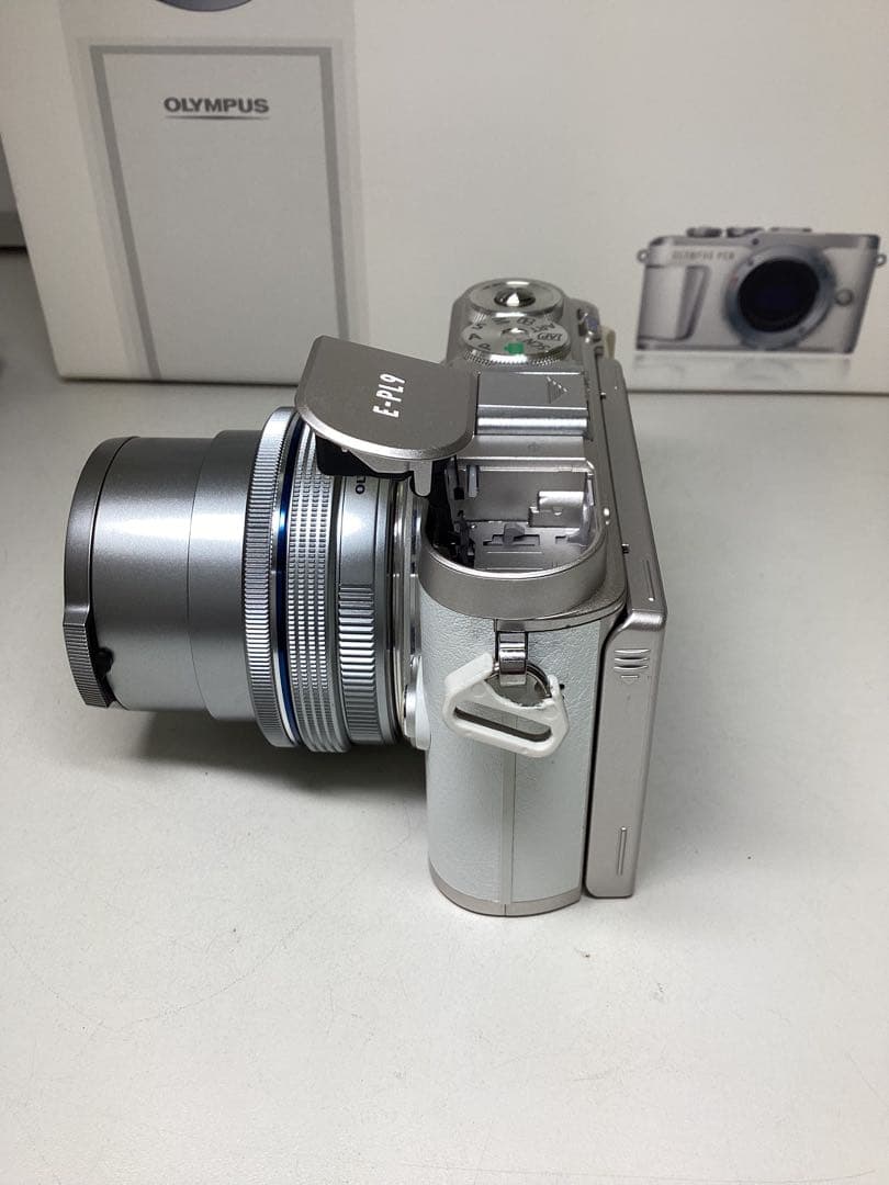 う*な様 OLYMPUS PEN E-PL6 シルバー レンズ付き　撮影可能