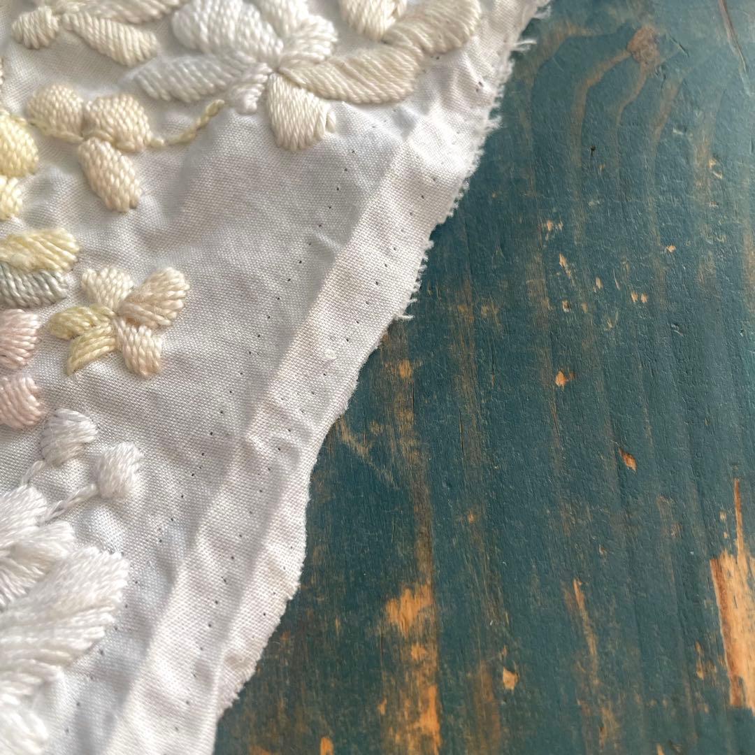 至高の手仕事/極厚立体刺繍パーツ /純白の陰影が織りなす一点モノの芸術