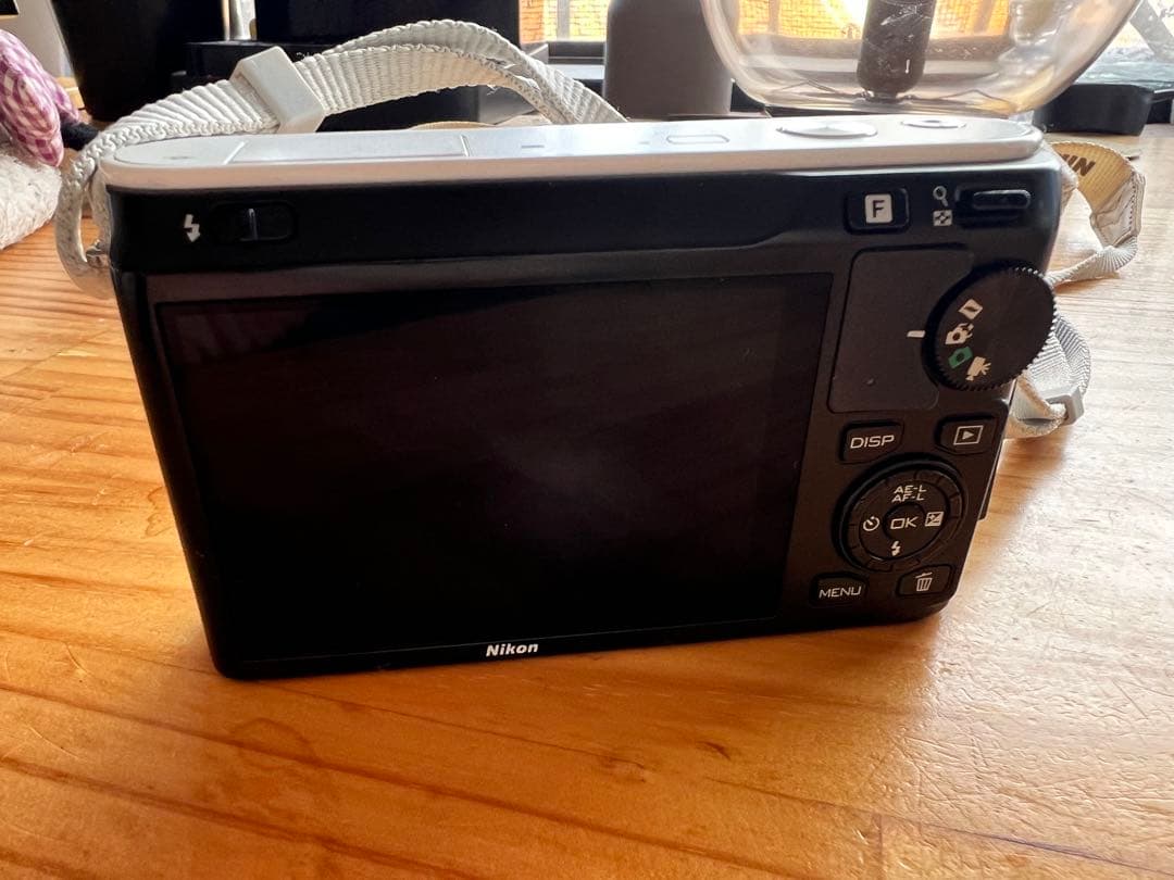 【充電器なし】Nikon J1 ミラーレス一眼カメラ ホワイト