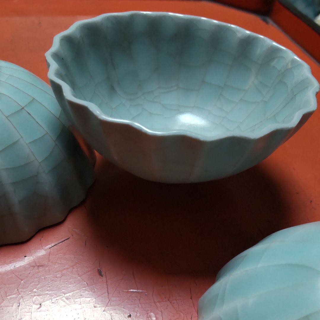 南宋から元、13世紀龍泉窯、青瓷輪花盃五口、桐箱、