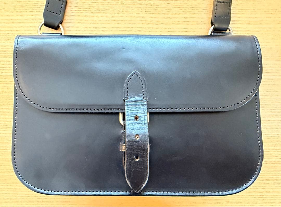 マーガレットハウエル レザーショルダーバッグ ブラック