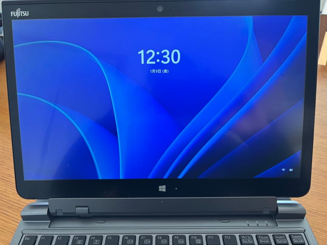 富士通ARROWS Tab Q736/M 2in1ノートパソコン