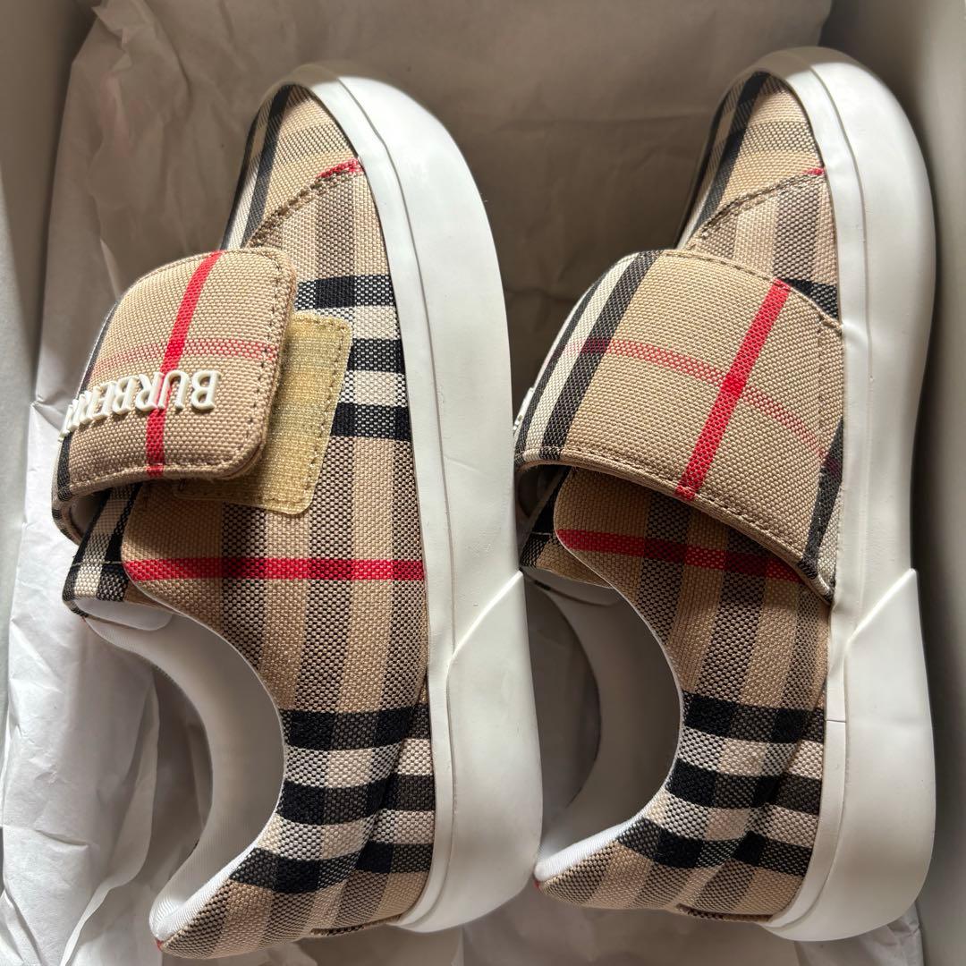 未使用 BURBERRY キッズスニーカー箱付き
