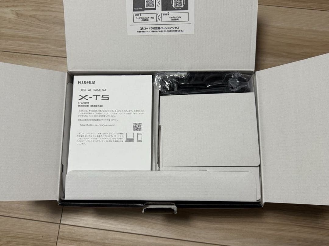【新品】富士フイルム X-T5 ボディ シルバー 保証27年1月まで残