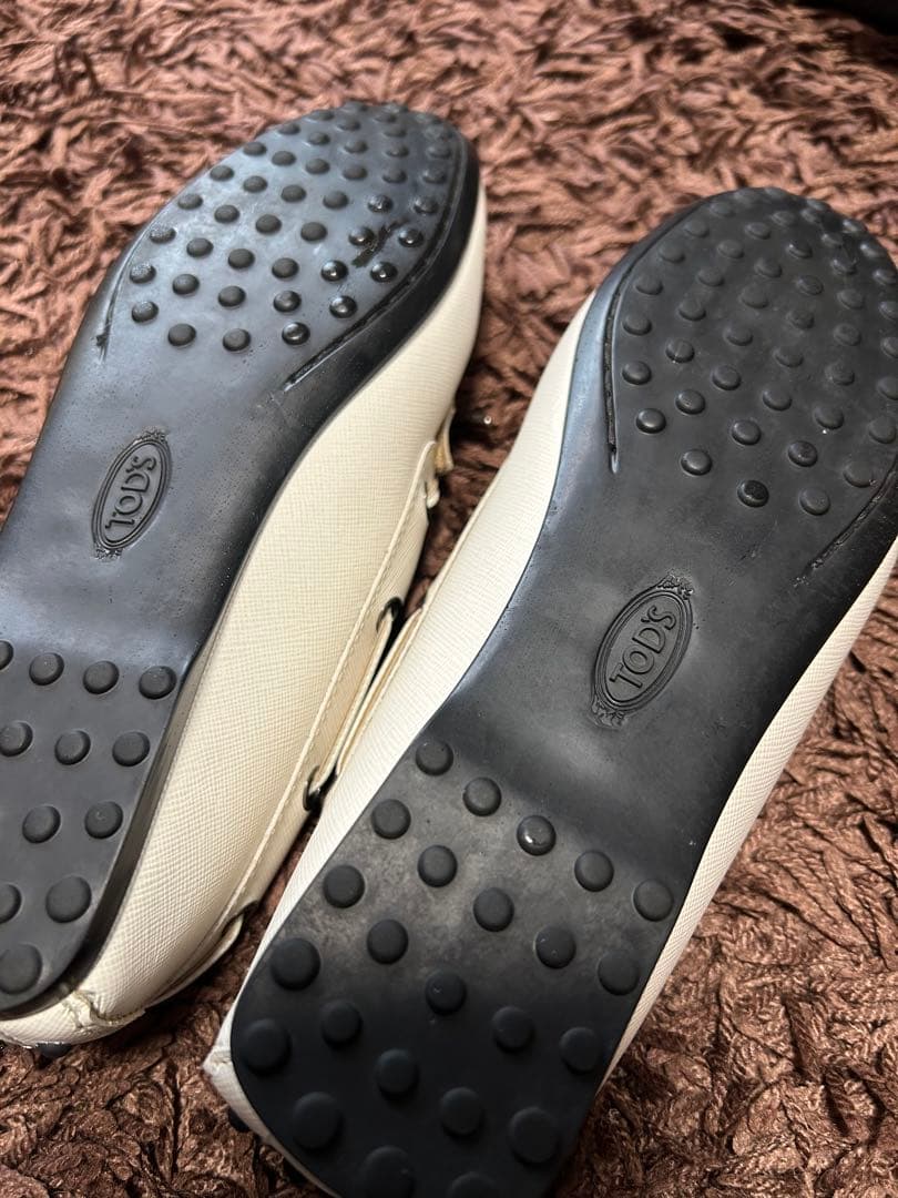 TOD'S ホワイト モカシン