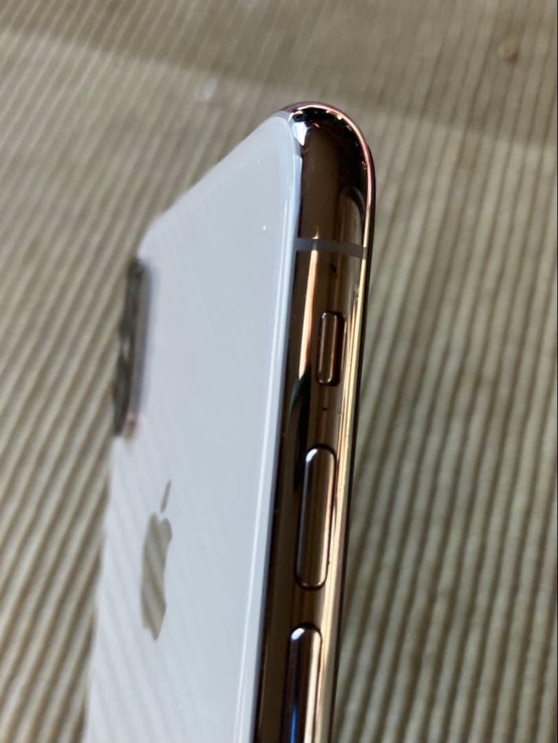 iPhone Xs 64GB シルバー　simフリー