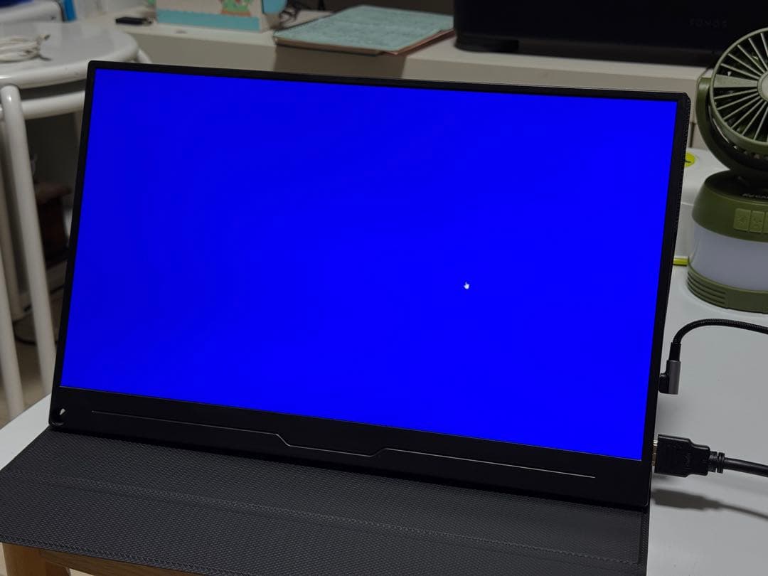 15.6インチ 4K モバイルディスプレイ