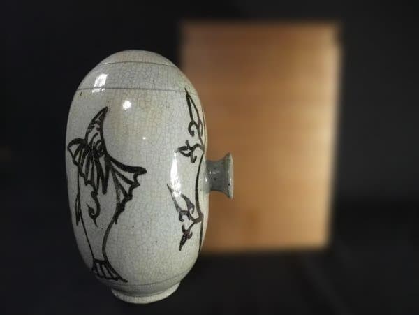魚の絵柄】李朝 鉄絵 魚文 偏壺 染付 逸品 俵壺