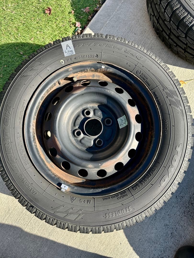 群馬 スタッドレスタイヤ トヨタ シエンタ ナット付 2022年製 オブザーブ