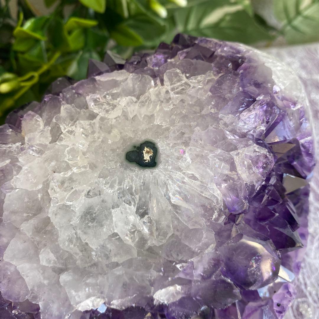 特価‼️希少価値！虹つき⭐︎可愛いお花が付いている、アメジスト♪