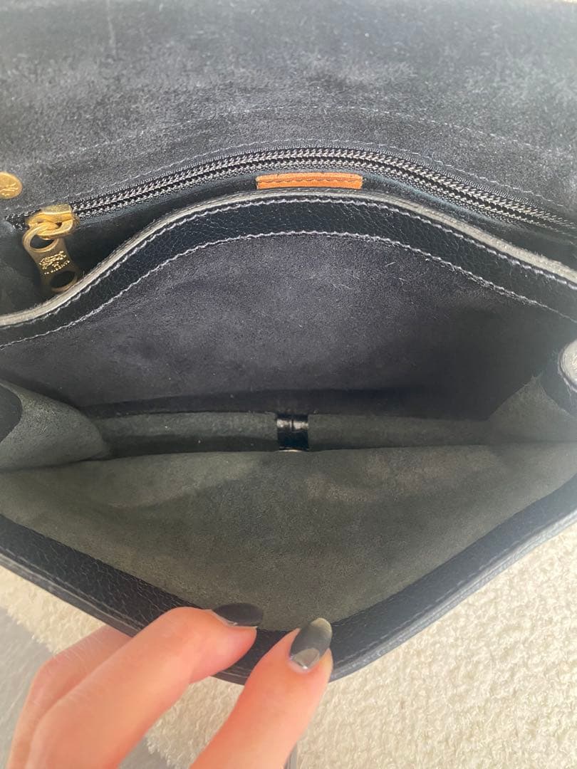 レザー ブラック クロスボディバッグ