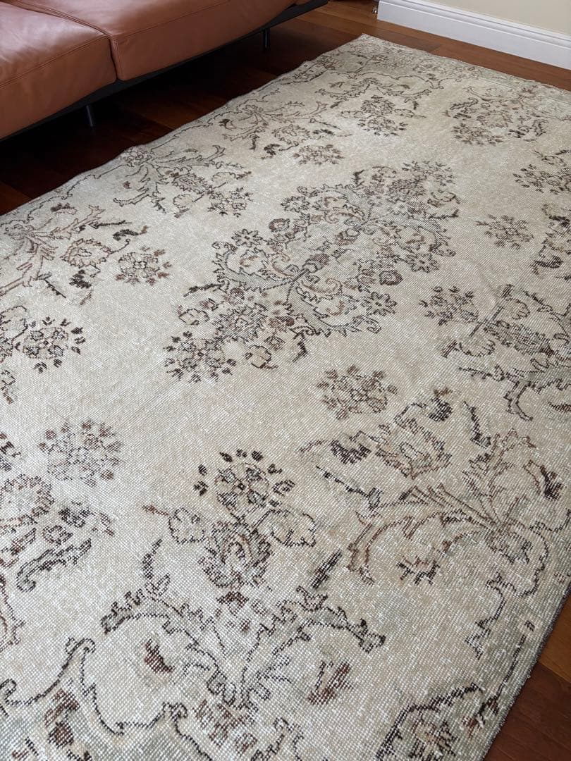 ヴィンテージラグ　ベージュオーバーダイ　ボタニカルフローラル　トルコ　雅姫さん