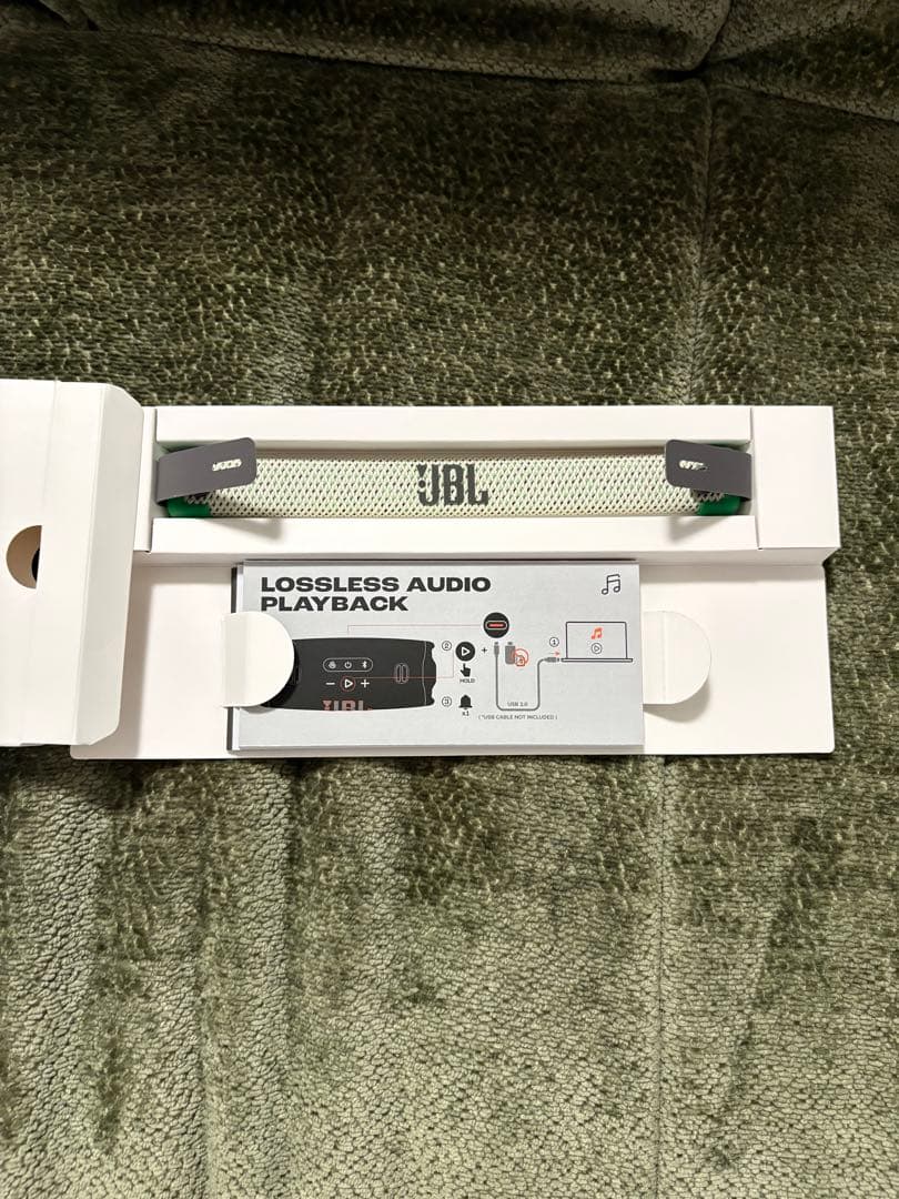 JBL charge6 ウィンブルドングリーン　未使用に近い