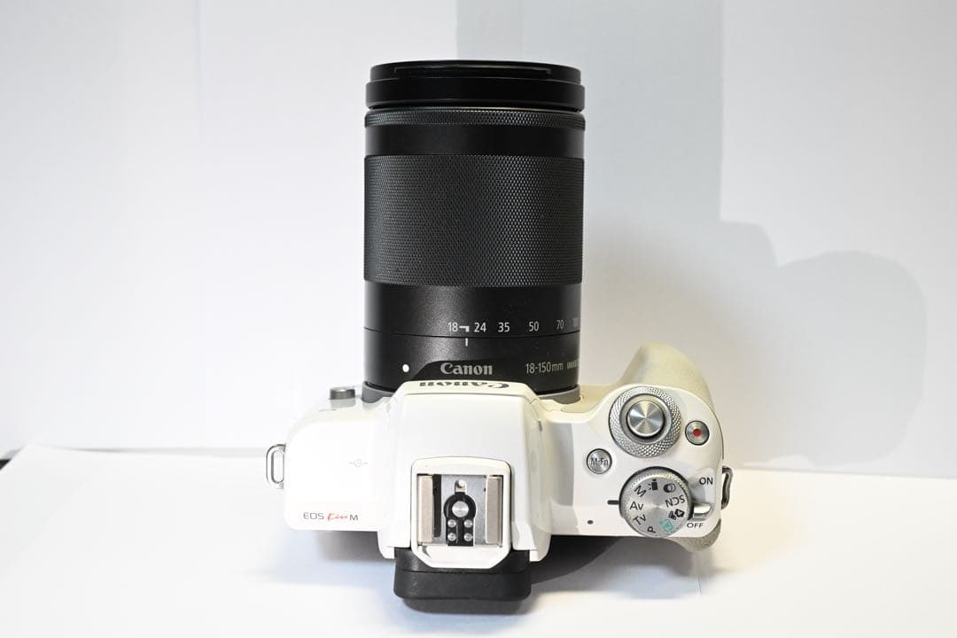 Canon EOS Kiss M ホワイト / EF-M18-150mm 難あり