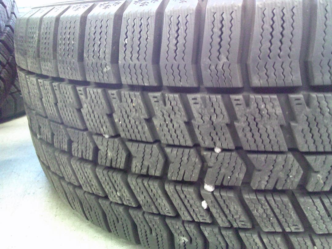 送料込☆グッドイヤーアイスナビ8☆225/45R17☆22年☆バリ山☆MINI等