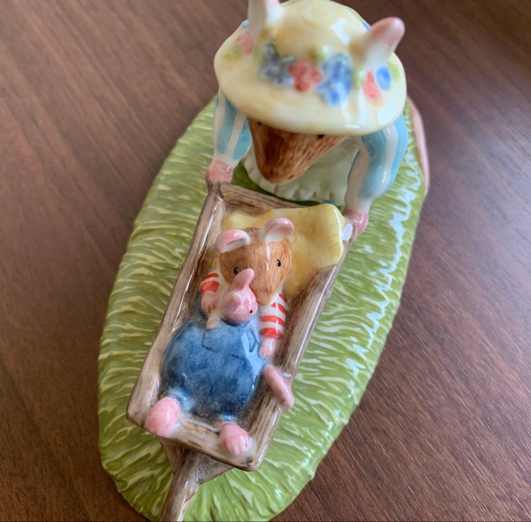 ブランブリーヘッジ フィギュリン Heading  置物