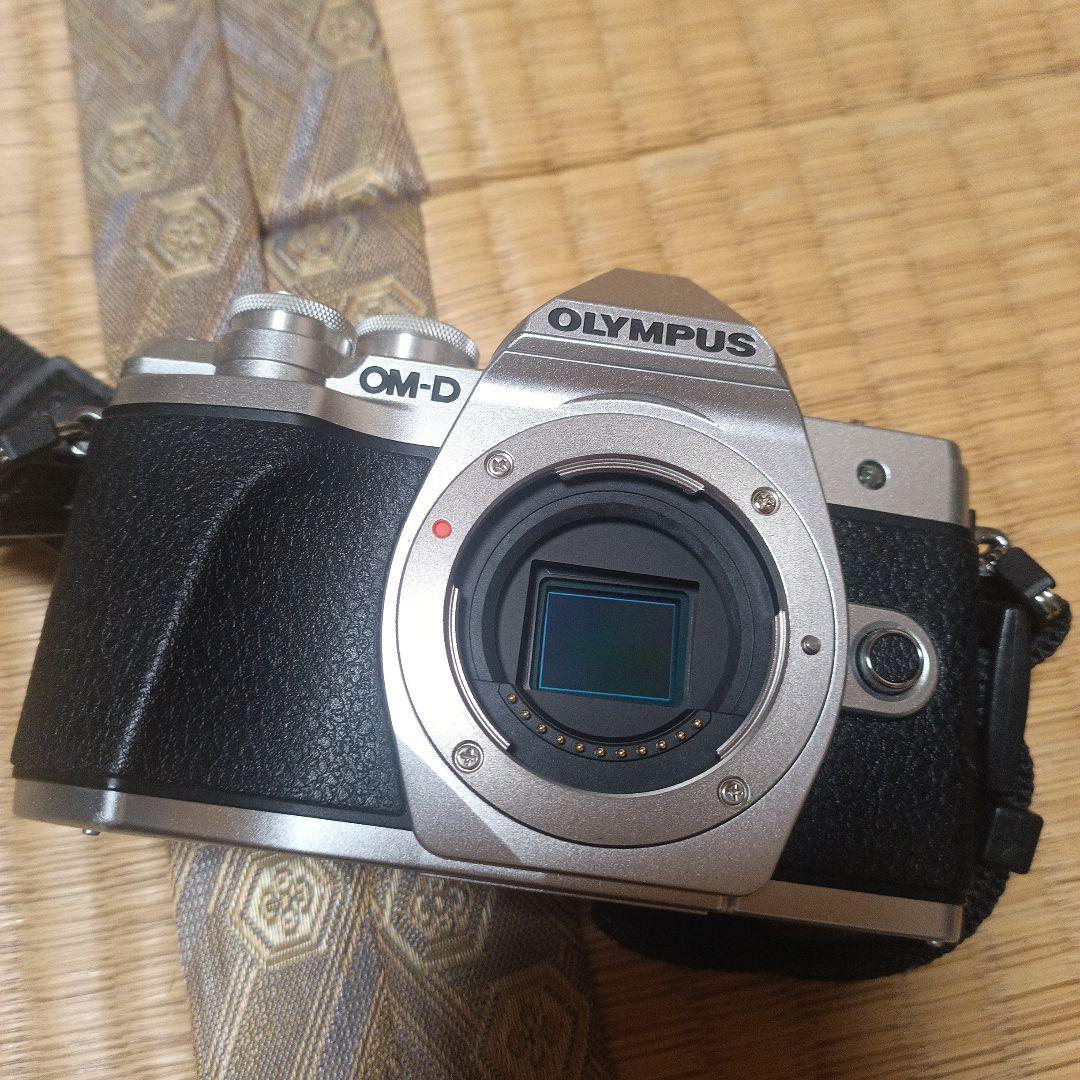 OLYMPUS OM-D EM10 mark2 カプラーつき